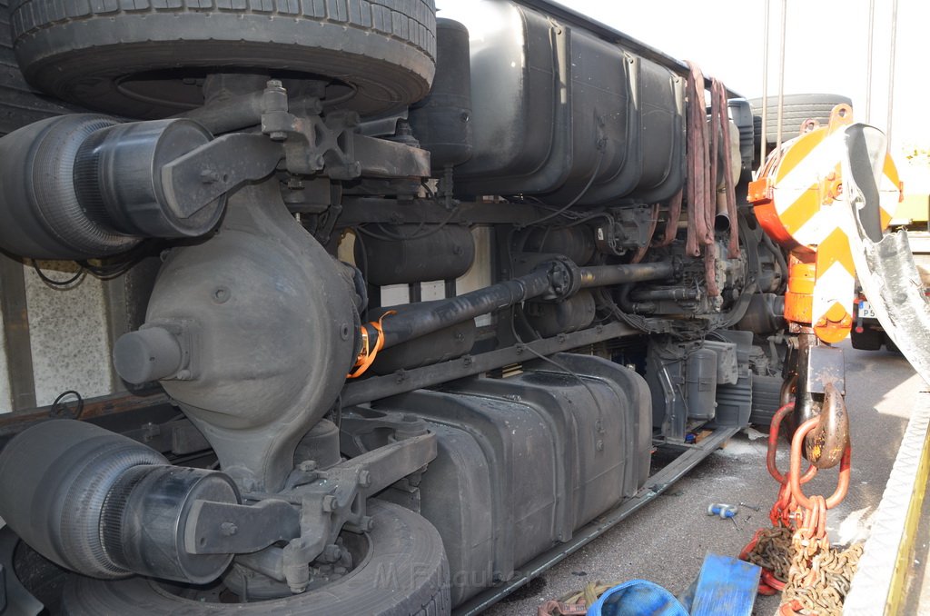 VU LKW umgestuerzt A 3 Rich Oberhausen Hoehe AS Koeln Koenigsforst P226.JPG - Miklos Laubert